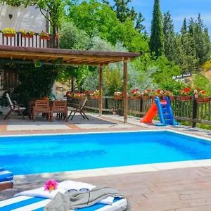 El Tajil Сasa de vacaciones